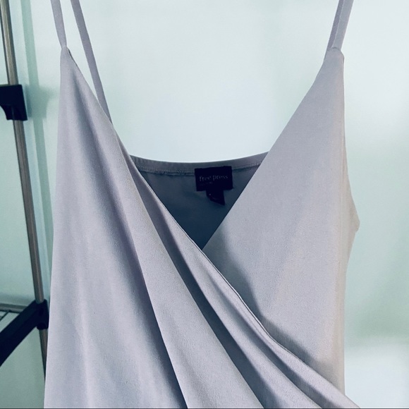 💚 $4 BUNDLED free press • Gray Surplice Wrap Tank - Picture 3 of 8